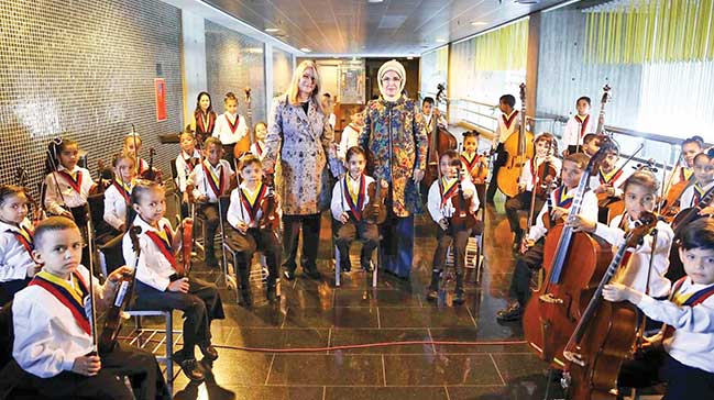Venezuela’da Emine Erdoğan’a özel müzik icrası Venezuela’da Emine Erdoğan’a özel müzik icrası