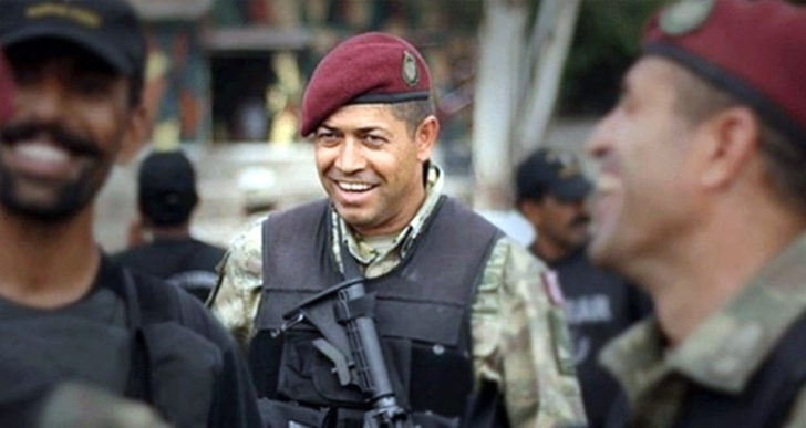Siyahla beyazın ahenkli uyumu, muhteşem lezzet dondurmalı turta Siyahla beyazın ahenkli uyumu, muhteşem lezzet dondurmalı turta