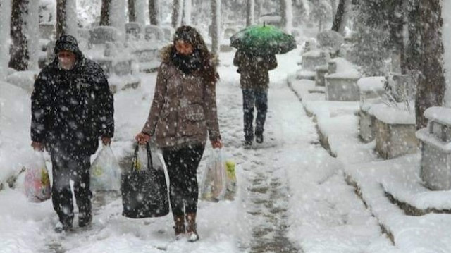 Afyonkarahisar Haberleri: Afyonkarahisarda kar nedeniyle merkez ile 5 ilçede okullar tatil Afyonkarahisar Haberleri: Afyonkarahisarda kar nedeniyle merkez ile 5 ilçede okullar tatil
