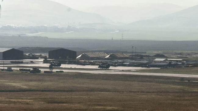 AA: ABD askerlerinin Suriyeden çekilirken kullanması beklenen hava üssünde hareketlilik gözlendi 30