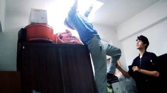 İstanbul’da metrobüs üstünde yaptığı sörf ile tanınan parkur sporcusu Jack Kahyaoğlu, bu kez arkadaş