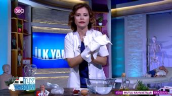 Yanık durumunda en ideal ilk yardım yanığın olduğu bölgeyi akan suyun altına tutmaktır. Yanan bölgey