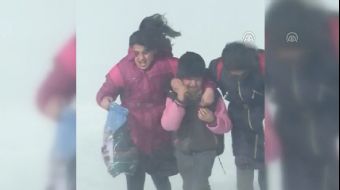 Olumsuz hava koşulları dolayısıyla Kars-Digor ve Kars-Göle kara yollarında sürücüler ilerlemekte güç