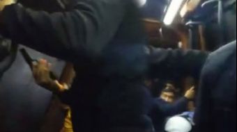 Küçükçekmece´de yolcu dolu minibüse ateş açan saldırganlara araçta bulunan polis memuru da silahıyla