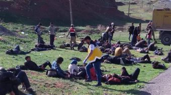Erzurum´da, yol kontrolü yapan jandarmadan kaçmaya çalışan sürücünün kontrolünden çıkan kamyon devri