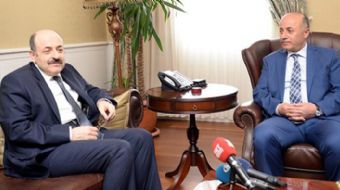YÖK Başkanı Prof. Dr. Yekta Saraç, seçim tarihinin öne alınmasının ardından kamu yararını gözeterek