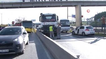 Okmeydanı Fatih Sultan Mehmet Köprüsü bağlantı yolu girişinde makas atarak ilerleyen sürücü bariyere