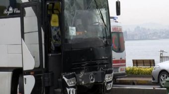 Fatih´te gezi için Hakkari´den gelen öğrencileri taşıyan 2 tur otobüsü çarpıştı. Kazada çok sayıda ö