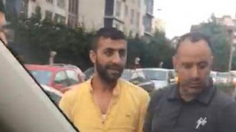 İstanbul Esenyurt´ta iddiaya göre içinde 4 yolcusu bulunan UBER aracının önü 7 taksi şoförü tarafınd
