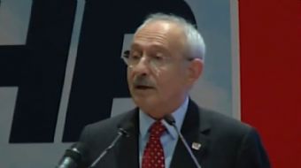 CHP lideri Kemal Kılıçdaroğlu, İstiklal Marşı´nı okumaya çalışırken kelimeleri unutunca büyük bir ga