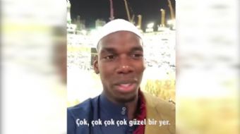 Manchester United´in yıldız futbolcusu Paul Pogba umreye gitti. Yıldız futbolcu Kabe´den çektiği bir