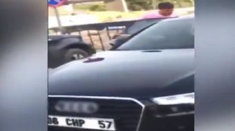 Sözde tarafsız FOX TV sunucusu CHP plakasıyla mitinge katıldı
