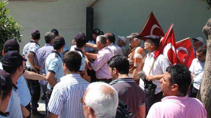 Adana%E2%80%99da+%E2%80%99Akil+%C4%B0nsan+Heyeti%E2%80%99ne+protesto