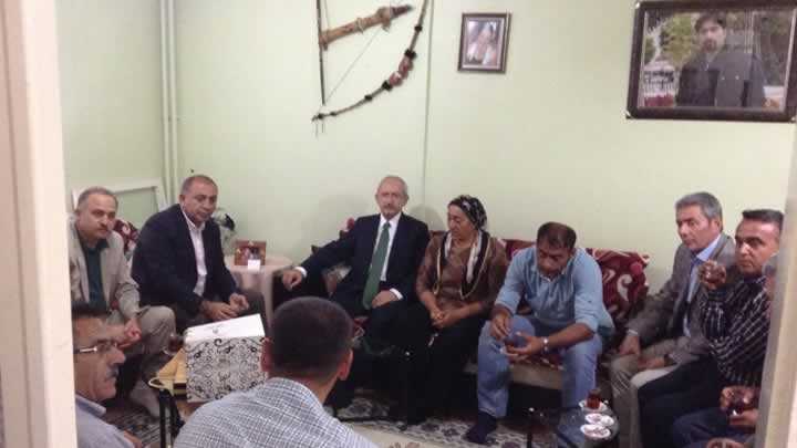 Kemal+K%C4%B1l%C4%B1%C3%A7daro%C4%9Flu%E2%80%99dan+Ethem+Sar%C4%B1s%C3%BCl%C3%BCk%E2%80%99%C3%BCn+ailesine+taziye+ziyareti
