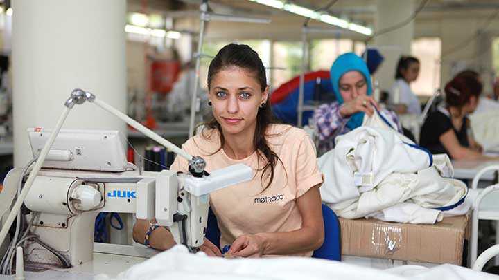 Engelliler+%C3%BCretiyor+Avrupal%C4%B1lar+giyiyor