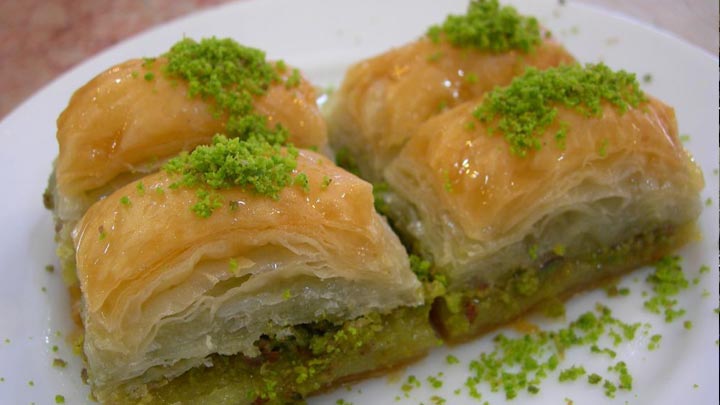 güllüoğlu baklava fiyat