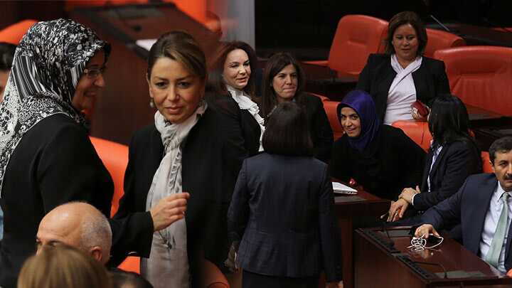 Meclis%E2%80%99te+ba%C5%9F%C3%B6rt%C3%BCs%C3%BC...+Kazanan+kad%C4%B1n+ve+demokrasi