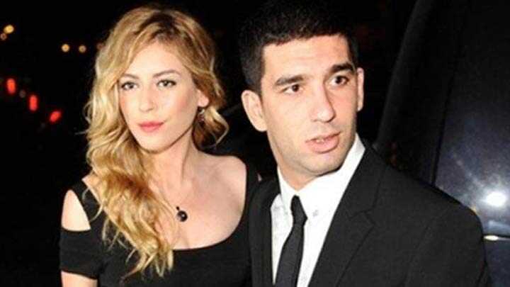 Sinem+Kobal,+Arda+Turan+ayr%C4%B1ld%C4%B1%21;