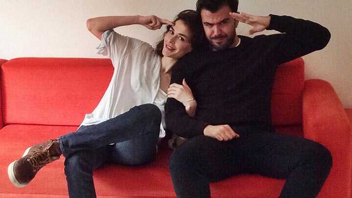 Ay%C5%9Fe+Hatun+%C3%96nal+herkese+selam+eder