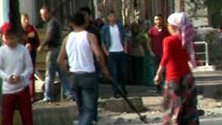 I%C5%9E%C4%B0D‘i+protesto+eden+gruba+sat%C4%B1rl%C4%B1,+t%C3%BCfekli+sald%C4%B1r%C4%B1:+3+yaral%C4%B1