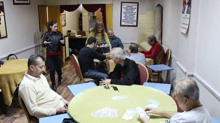 Bu+kahveyi+kad%C4%B1nlar+%C3%A7al%C4%B1%C5%9Ft%C4%B1r%C4%B1yor