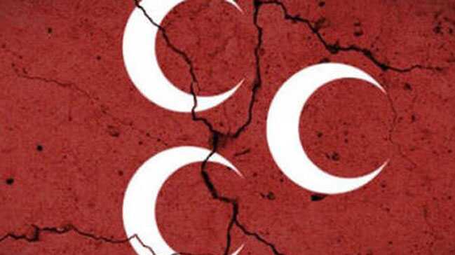 MHP%E2%80%99li+il%C3%A7e+ba%C5%9Fkan%C4%B1+ve+25+partili+istifa+etti