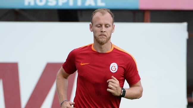 Riekerink+Semih+Kaya%E2%80%99y%C4%B1+sa%C4%9F+beke+%C3%A7ekiyor