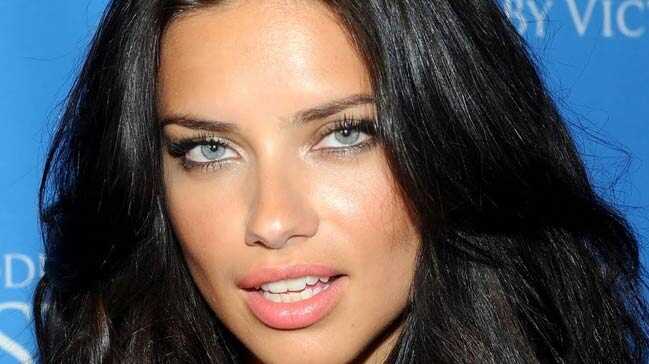 Adriana+Lima%E2%80%99n%C4%B1n+bak%C4%B1ml%C4%B1+sa%C3%A7lar%C4%B1n%C4%B1n+s%C4%B1rr%C4%B1