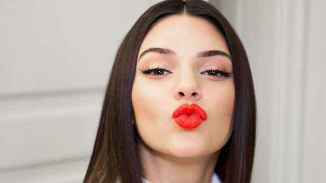 Kendall+Jenner%E2%80%99dan+ev+yap%C4%B1m%C4%B1+akne+kar%C5%9F%C4%B1t%C4%B1+maske+tarifi