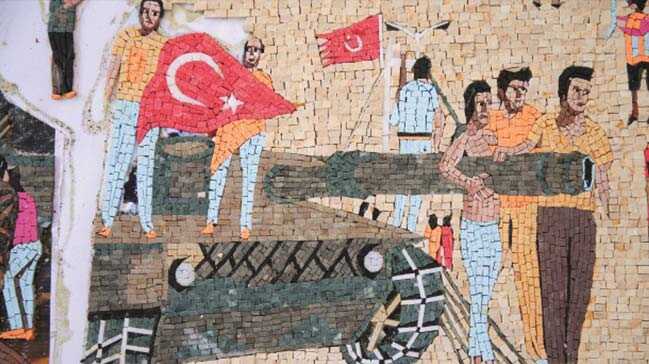 Suriyeli+sanat+tarih%C3%A7isi+15+Temmuz+Destan%C4%B1%E2%80%99n%C4%B1+mozai%C4%9Fe+i%C5%9Fledi