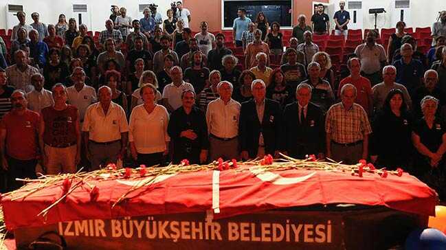 Muzaffer+%C4%B0zg%C3%BC%E2%80%99ye+%C4%B0zmir%E2%80%99de+t%C3%B6ren+d%C3%BCzenlendi
