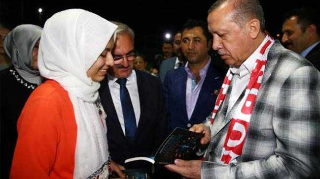 14+ya%C5%9F%C4%B1nda+yazar+oldu