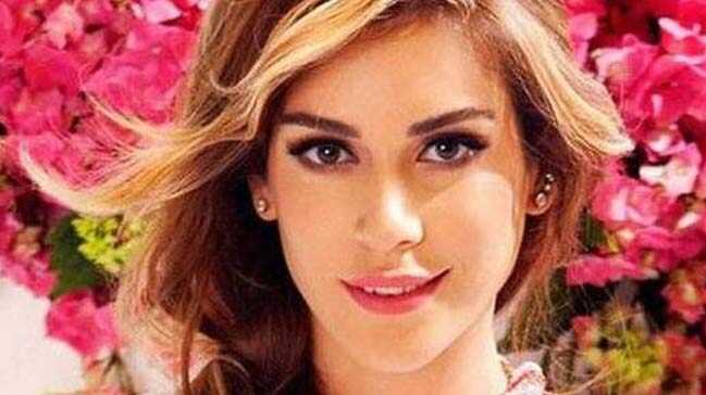 Sinem+Kobal%E2%80%99%C4%B1n+yeni+dizisi+Y%C3%BCz+Y%C3%BCze%E2%80%99nin+afi%C5%9Fi+merak+uyand%C4%B1rd%C4%B1