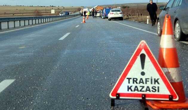 Hakkari+Y%C3%BCksekova%E2%80%99da+kum+y%C3%BCkl%C3%BC+kamyon+devrildi:+1+%C3%B6l%C3%BC