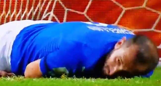 Chiellini%E2%80%99nin+C%C3%BCneyt+%C3%87ak%C4%B1r%E2%80%99%C4%B1+kand%C4%B1rmak+istedi%C4%9Fi+g%C3%B6r%C3%BCnt%C3%BCler+kameralara+yans%C4%B1d%C4%B1