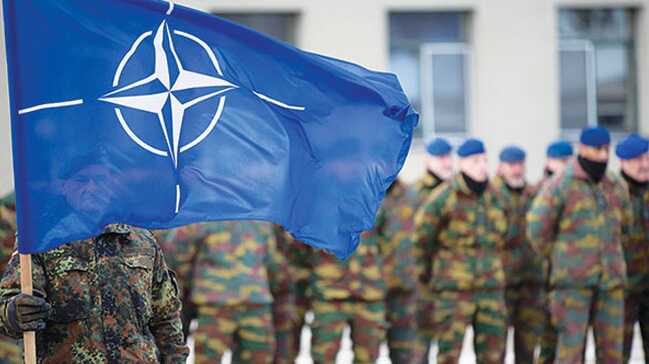 NATO askerleri Giritte bir sivile saldırdı NATO askerleri Giritte bir sivile saldırdı