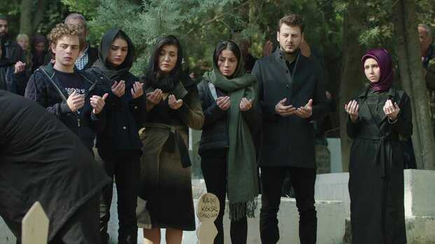Kanats%C4%B1z+Ku%C5%9Flar+dizisinde+Zeynep+%C3%A7ok+%C5%9Fa%C5%9F%C4%B1r%C4%B1yor