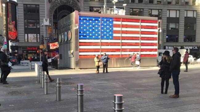 New+York%E2%80%99ta+ara%C3%A7l%C4%B1+ter%C3%B6r+sald%C4%B1r%C4%B1lar%C4%B1na+kar%C5%9F%C4%B1+metal+bariyerli+%C3%B6nlem