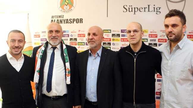 Hikmet+Karaman,+Alanyaspor+ile+s%C3%B6zle%C5%9Fme+imzalad%C4%B1