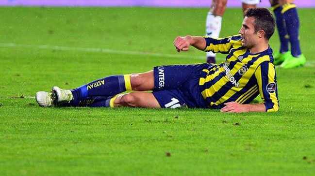 Aykut+Kocaman,+Van+Persie%E2%80%99yi+Antalya+kamp%C4%B1na+g%C3%B6t%C3%BCrm%C3%BCyor