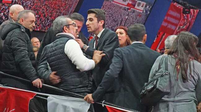 CHP+%C4%B0stanbul+%C4%B0l+Kongresi+kar%C4%B1%C5%9Ft%C4%B1%21;+Y%C3%B6netici+Muharrem+Akta%C5%9F%E2%80%99%C4%B1n+konu%C5%9Fmas%C4%B1na+son+verildi