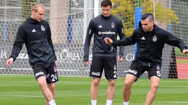 Be%C5%9Fikta%C5%9F%E2%80%99ta+Domagoj+Vida%E2%80%99n%C4%B1n+dikkat+%C3%A7eken+performans%C4%B1