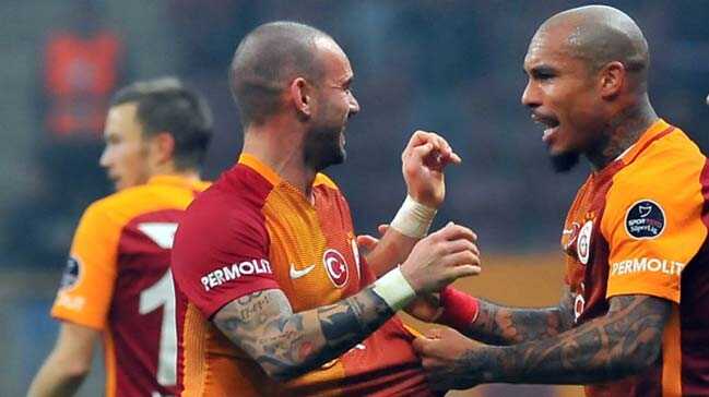 De+Jong%E2%80%99tan+Sneijder%E2%80%99in+babas%C4%B1na+ikramiye