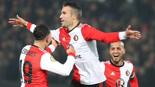 Van+Persie+yeni+tak%C4%B1m%C4%B1nda+ilk+gol%C3%BCn%C3%BC+att%C4%B1