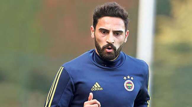 Mehmet+Ekici,+Fenerbah%C3%A7e%E2%80%99de+hayal+k%C4%B1r%C4%B1kl%C4%B1%C4%9F%C4%B1+ya%C5%9Fatt%C4%B1