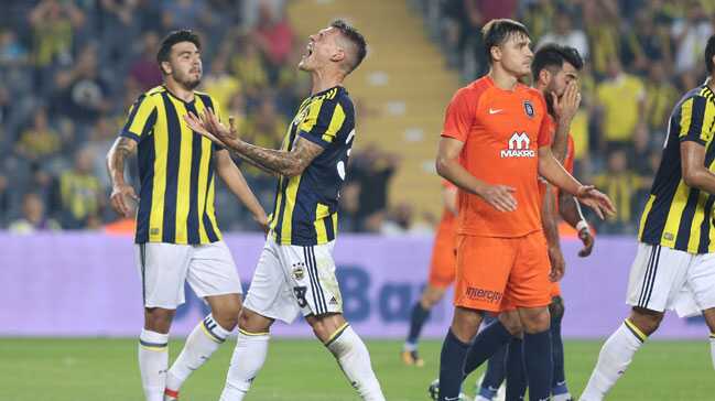 Fenerbah%C3%A7e,+Ba%C5%9Fak%C5%9Fehir%E2%80%99de+kazanam%C4%B1yor