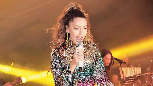 Mikrofon+‘Hadise%E2%80%99si