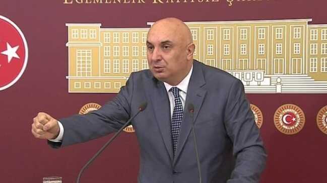 CHP%E2%80%99li+%C3%96zko%C3%A7,+K%C4%B1l%C4%B1%C3%A7daro%C4%9Flu%E2%80%99nu+28+%C5%9Eubat+ma%C4%9Fduru+g%C3%B6stererek+kahraman+g%C3%B6stermeye+%C3%A7al%C4%B1%C5%9Ft%C4%B1