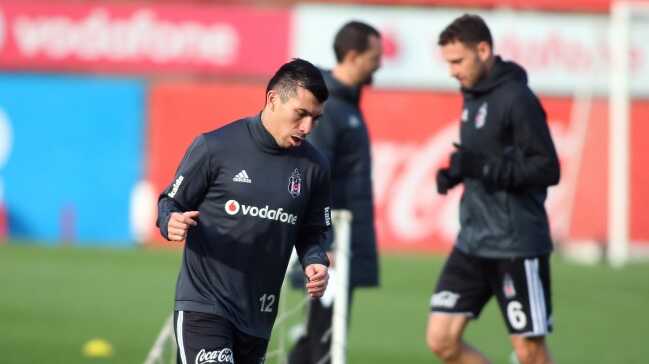 Be%C5%9Fikta%C5%9F+idman%C4%B1nda+O%C4%9Fuzhan+%C3%96zyakup+ve+Dusko+Tosic+aras%C4%B1nda+gerginlik+ya%C5%9Fand%C4%B1