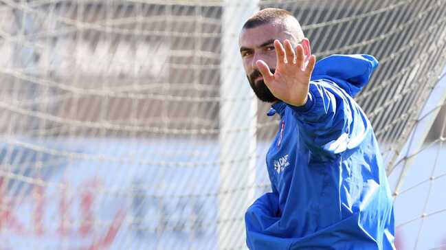 Burak+Y%C4%B1lmaz+ile+yard%C4%B1mc%C4%B1+antren%C3%B6r+Mehmet+B%C3%BClent+Albayrak+idmanda+tart%C4%B1%C5%9Ft%C4%B1